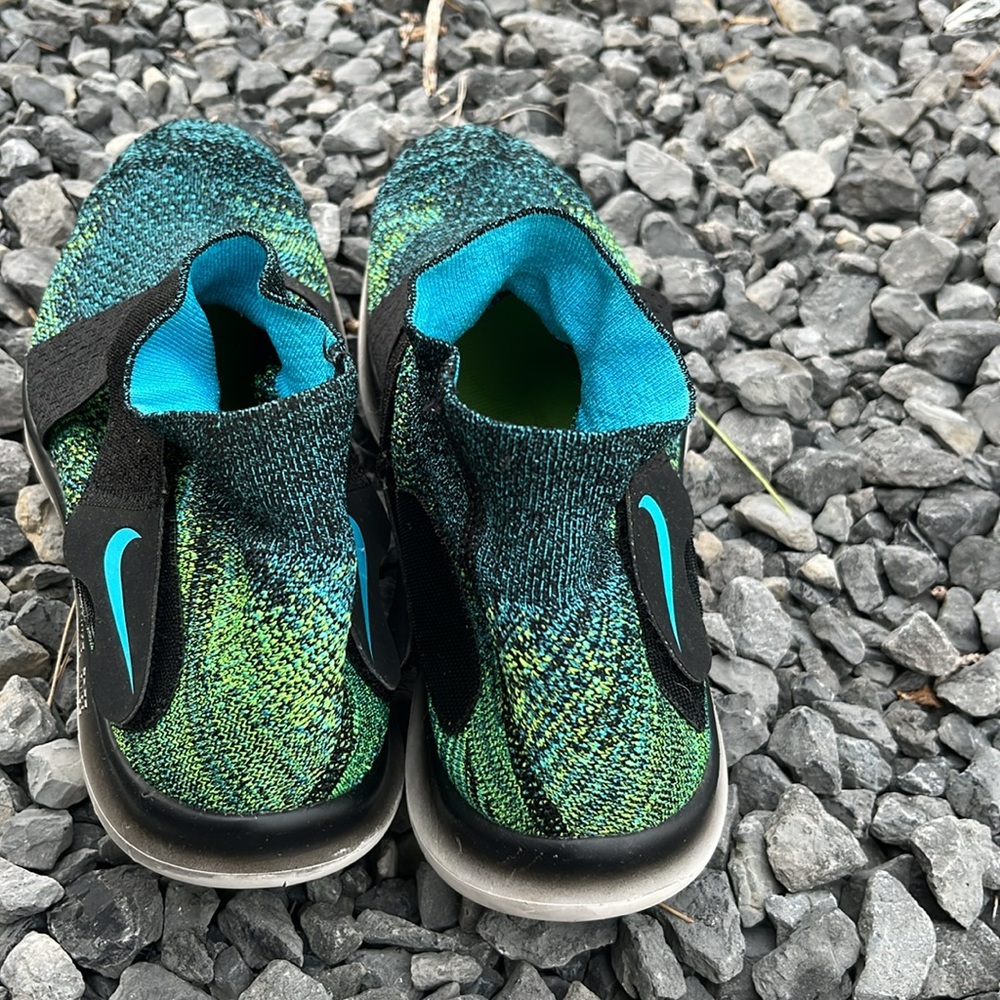 Nike Run Fly knit Black and Teal Cross-Strap Sneakers - Picture 6 of 9